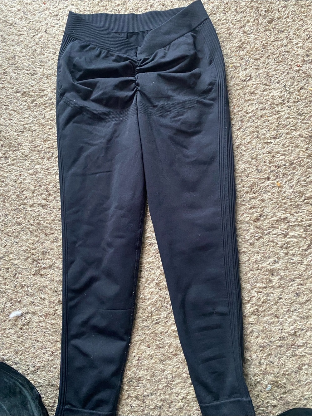 Black Women's butt lifting V back Ruched Leggings NWOT
